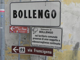Cartelli francigeni e vari all’ingresso di Bollengo (32130 bytes)